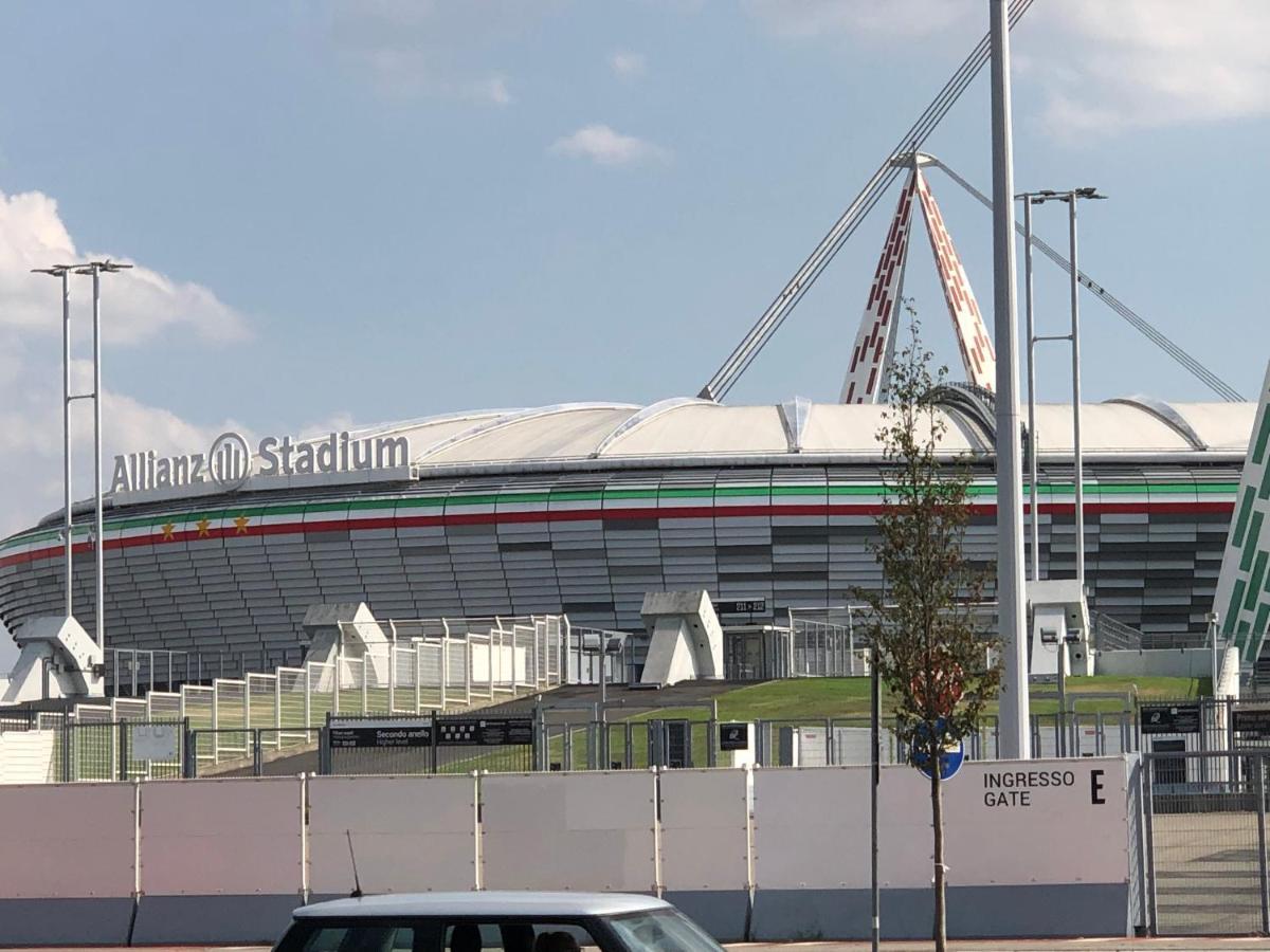 Tra Stadio E Storia - Fronte Allianz Stadium Juventus 维纳利亚瑞勒 外观 照片