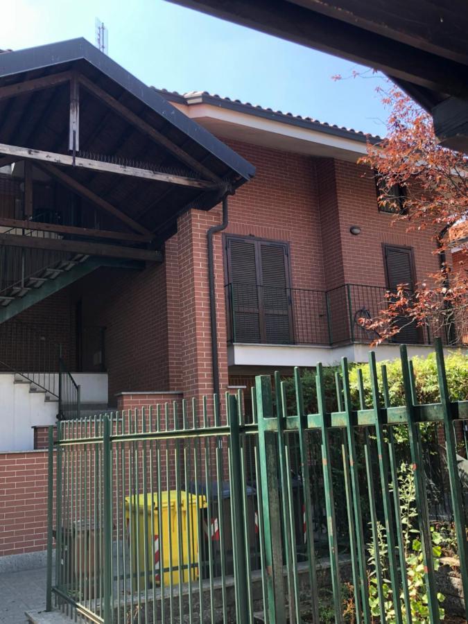 Tra Stadio E Storia - Fronte Allianz Stadium Juventus 维纳利亚瑞勒 外观 照片
